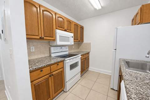 1604 Meadows Circle, Boynton Beach FL - photo 8 of 36