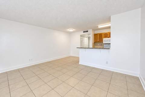 1604 Meadows Circle, Boynton Beach FL - photo 6 of 36