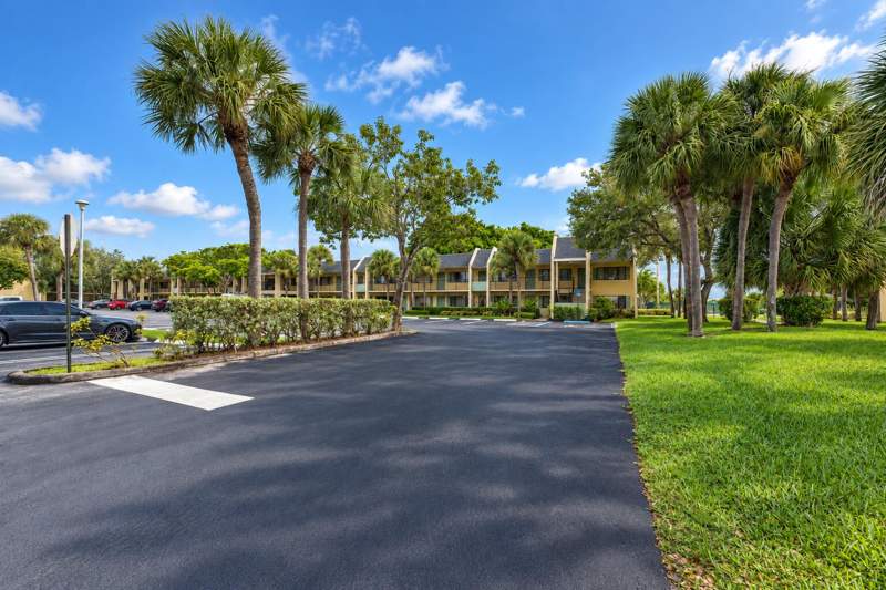 1 bedroom Condominium at 1604 Meadows Circle, Meadows On The Green Condo, Boynton Beach — photo 2