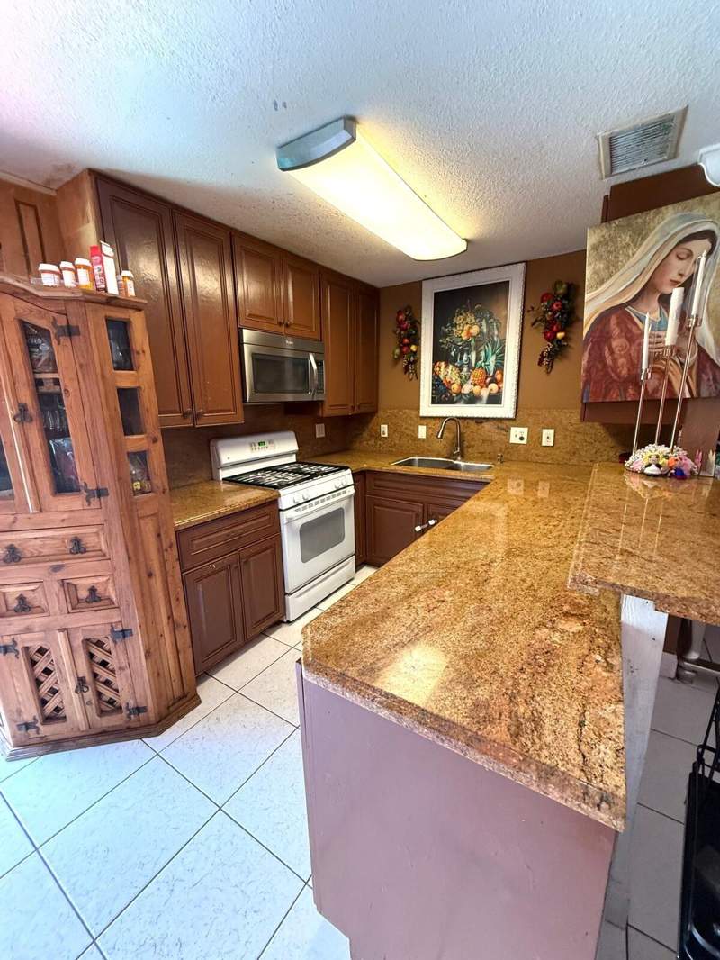 3 bedroom Single Family Residence at 1441 W Central Street, Lantana Heights 7, Lantana — photo 4