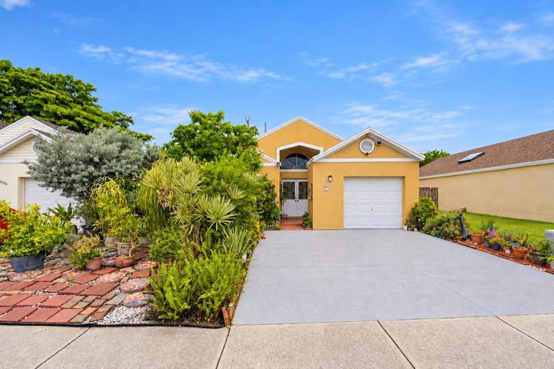 3 bedroom Single Family Residence at 3680 Marlberry Lane, Meadows Of Miramar, Miramar — photo 3