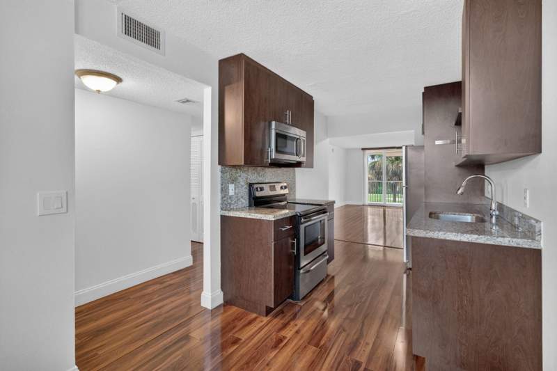 2 bedroom Condominium at 250 Jacaranda Drive #411, Coronado At Jacaranda Phase Two, Plantation — photo 3