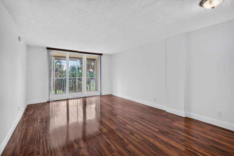 2 bedroom Condominium at 250 Jacaranda Drive #411, Coronado At Jacaranda Phase Two, Plantation — photo 4