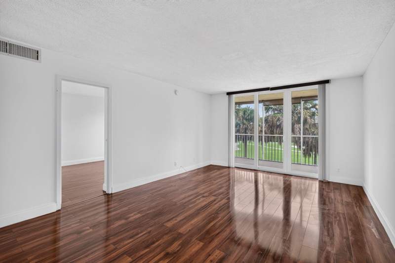 2 bedroom Condominium at 250 Jacaranda Drive #411, Coronado At Jacaranda Phase Two, Plantation — photo 5