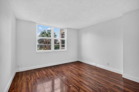 250 Jacaranda Drive #411, Plantation FL - photo 9 of 26