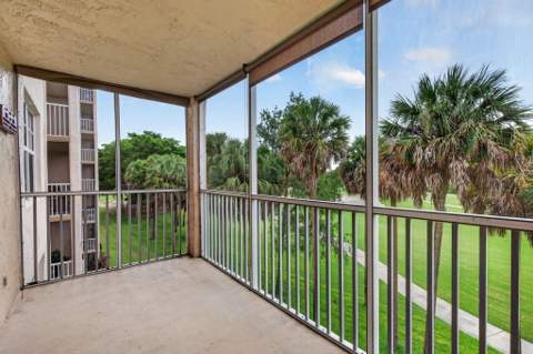 250 Jacaranda Drive #411, Plantation FL - photo 17 of 26