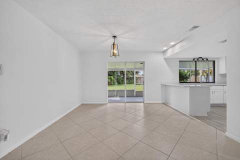 1425 SE Minorca Avenue, Port St. Lucie FL - photo 8 of 36