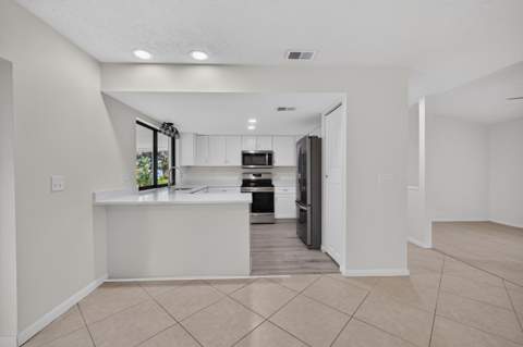 1425 SE Minorca Avenue, Port St. Lucie FL - photo 10 of 36