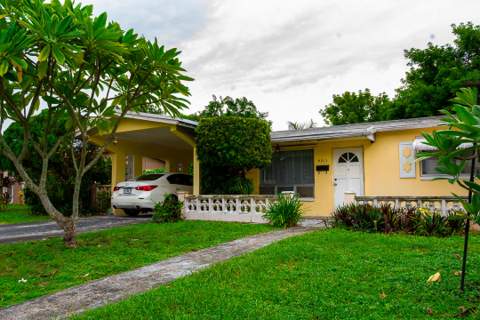 4211 NW 43rd Street, Lauderdale Lakes FL - photo 9 of 18