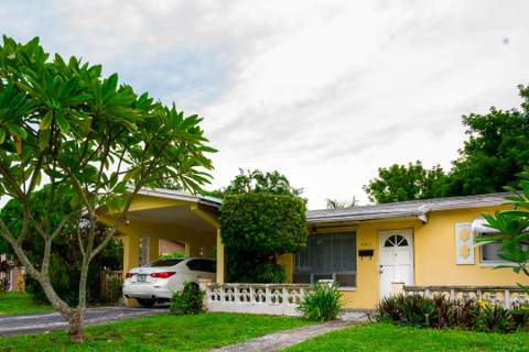 4211 NW 43rd Street, Lauderdale Lakes FL - photo 10 of 18