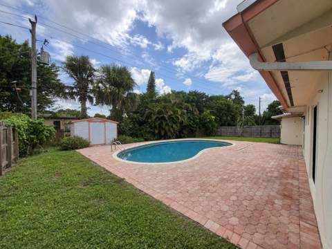 6884 NW 12th Street, Plantation FL - photo 15 of 17