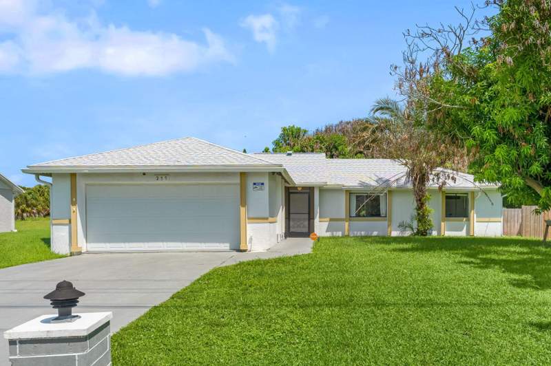 3 bedroom Single Family Residence at 255 SW Glenwood Drive, Port St Lucie Section 18, Port St. Lucie — photo 2