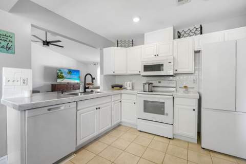 255 SW Glenwood Drive, Port St. Lucie FL - photo 10 of 33