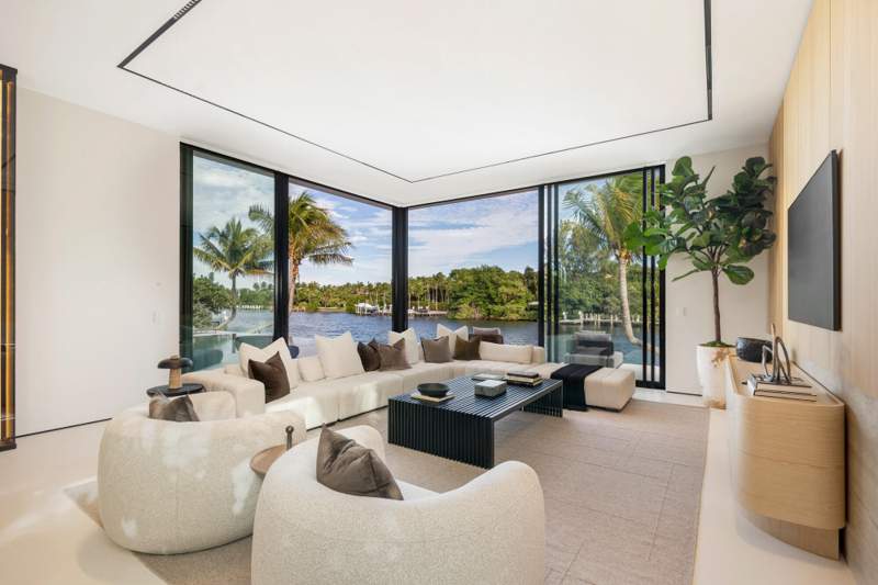 6 bedroom Single Family Residence at 35 Spoonbill Road, Point Manalapan Pl 1 In, Manalapan — photo 4