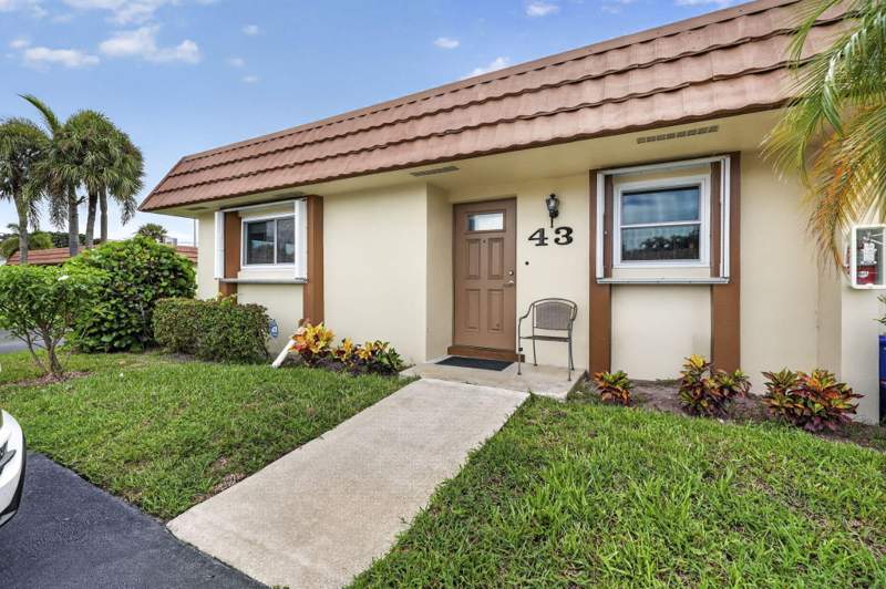 2 bedroom Villa at 5730 Fernley Drive #43, Cresthaven Condo Townhomes Sec 3, West Palm Beach — photo 4