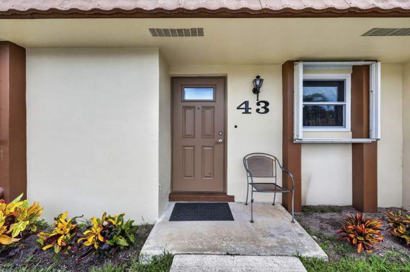 2 bedroom Villa at 5730 Fernley Drive #43, Cresthaven Condo Townhomes Sec 3, West Palm Beach — photo 5