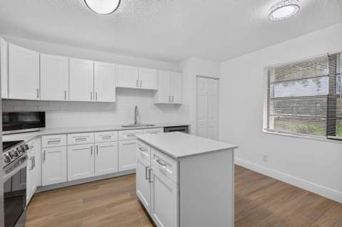 9189 Vineyard Lake Drive, Plantation FL - photo 9 of 20