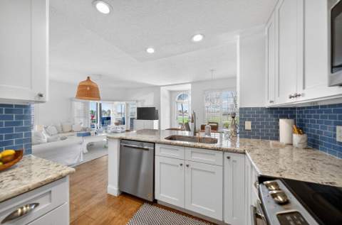 391 NE Plantation Road #215, Hutchinson Island FL - photo 6 of 20