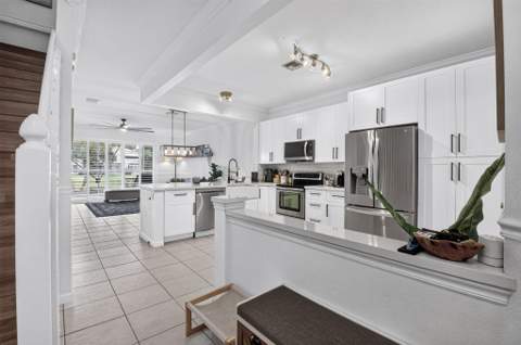 1074 Woodfield Road, Lake Worth FL - photo 9 of 58