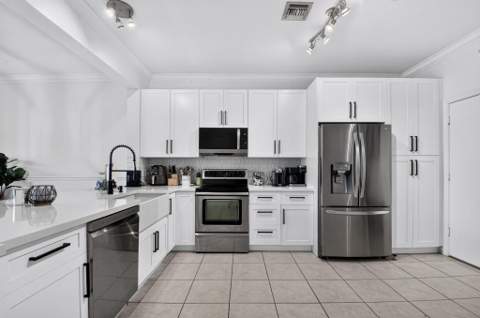 1074 Woodfield Road, Lake Worth FL - photo 11 of 58