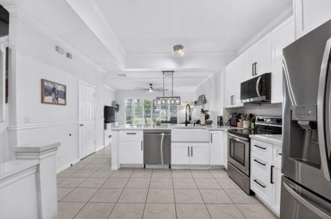 1074 Woodfield Road, Lake Worth FL - photo 14 of 58