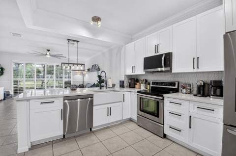 1074 Woodfield Road, Lake Worth FL - photo 15 of 58