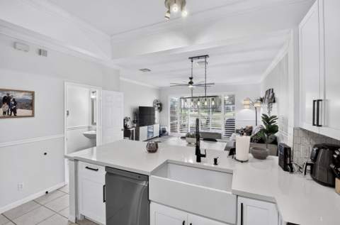 1074 Woodfield Road, Lake Worth FL - photo 16 of 58