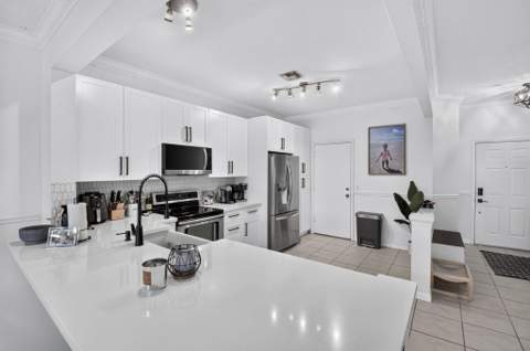1074 Woodfield Road, Lake Worth FL - photo 10 of 58