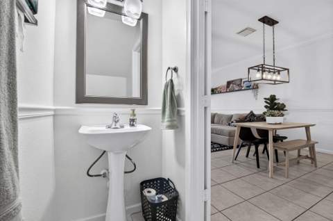 1074 Woodfield Road, Lake Worth FL - photo 18 of 58