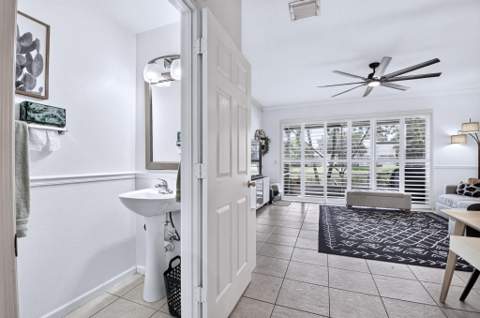 1074 Woodfield Road, Lake Worth FL - photo 17 of 58