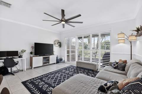 1074 Woodfield Road, Lake Worth FL - photo 22 of 58