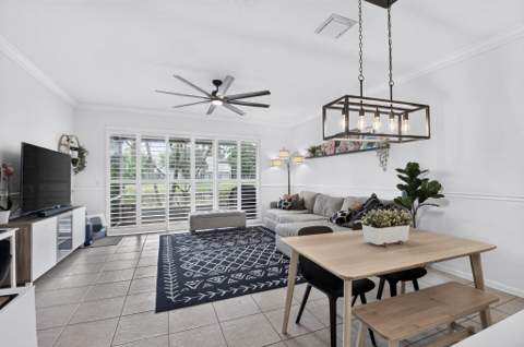 1074 Woodfield Road, Lake Worth FL - photo 19 of 58