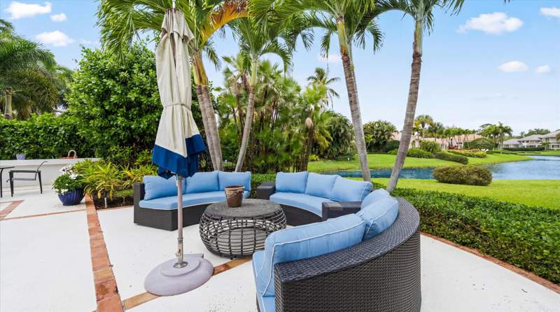 3 bedroom Single Family Residence at 116 Echo Drive, Loxahatchee Club At Maplewood 3 Ph 2, Jupiter — photo 3
