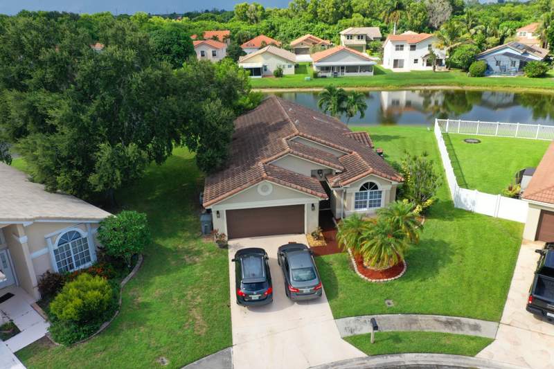 3 bedroom Single Family Residence at 5851 Amethyst Court, Rainbow Lakes Tr E, Boynton Beach — photo 4