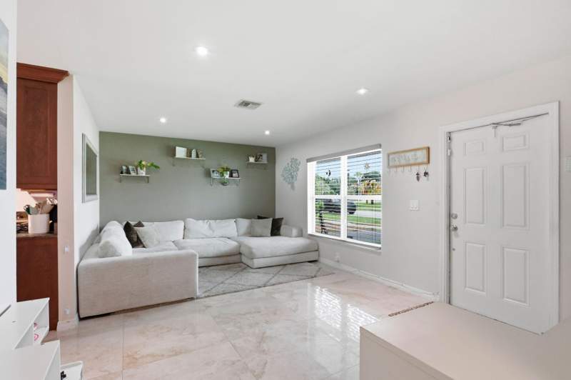 4 bedroom Single Family Residence at 6101 Carthage Circle, Concept Homes Of Lantana, Lake Worth — photo 4