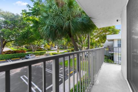 4007 N Cypress Drive #208, Pompano Beach FL - photo 14 of 35