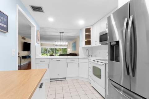 4007 N Cypress Drive #208, Pompano Beach FL - photo 7 of 35