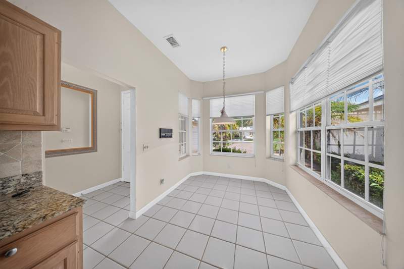 3 bedroom Single Family Residence at 9437 Poinciana Court, Meadowood Unit 1, Fort Pierce — photo 4