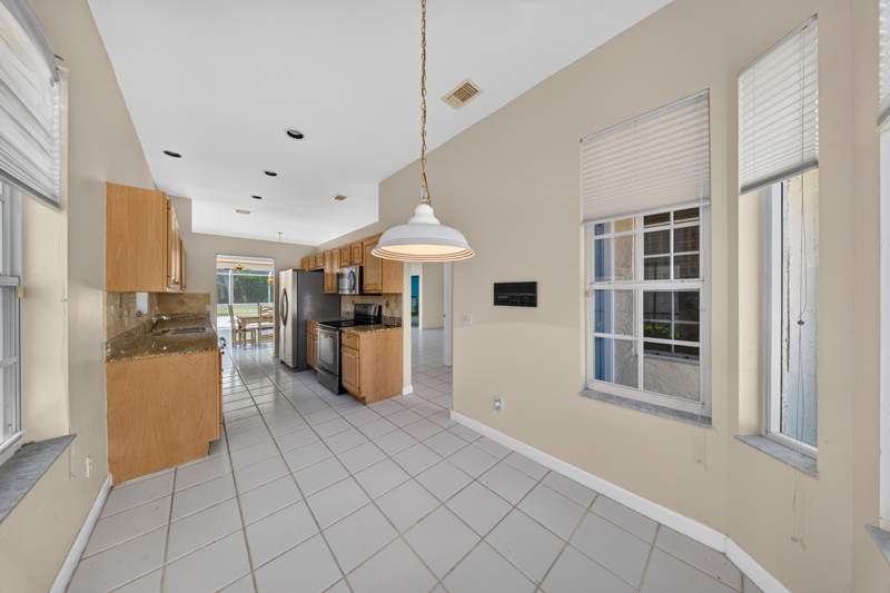 3 bedroom Single Family Residence at 9437 Poinciana Court, Meadowood Unit 1, Fort Pierce — photo 5