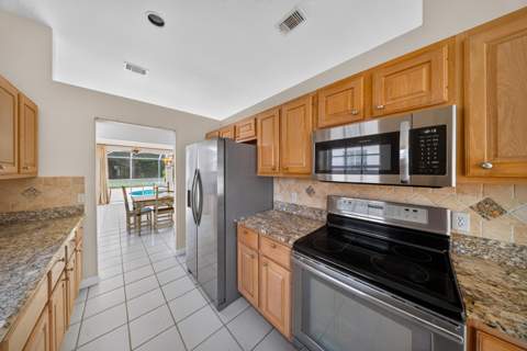 9437 Poinciana Court, Fort Pierce FL - photo 7 of 38