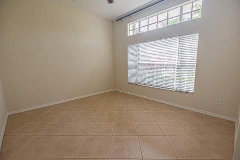 208 SW Whitewood Drive, Port St. Lucie FL - photo 8 of 32