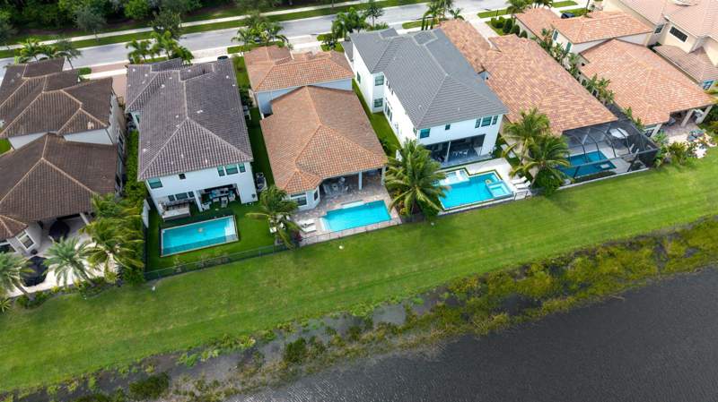 5 bedroom Single Family Residence at 9889 Bozzano Drive, Hyder Agr Pud Pl 7, Delray Beach — photo 5