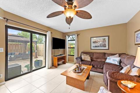 4240 Village Drive #D, Delray Beach FL - photo 7 of 27