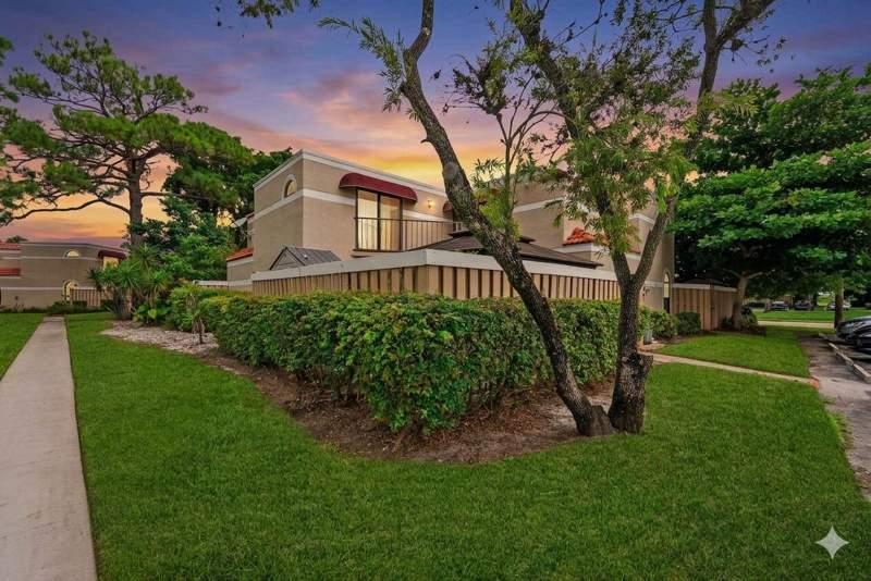 3 bedroom Townhouse at 4240 Village Drive #D, Le Village De Provence 2, Delray Beach — photo 2
