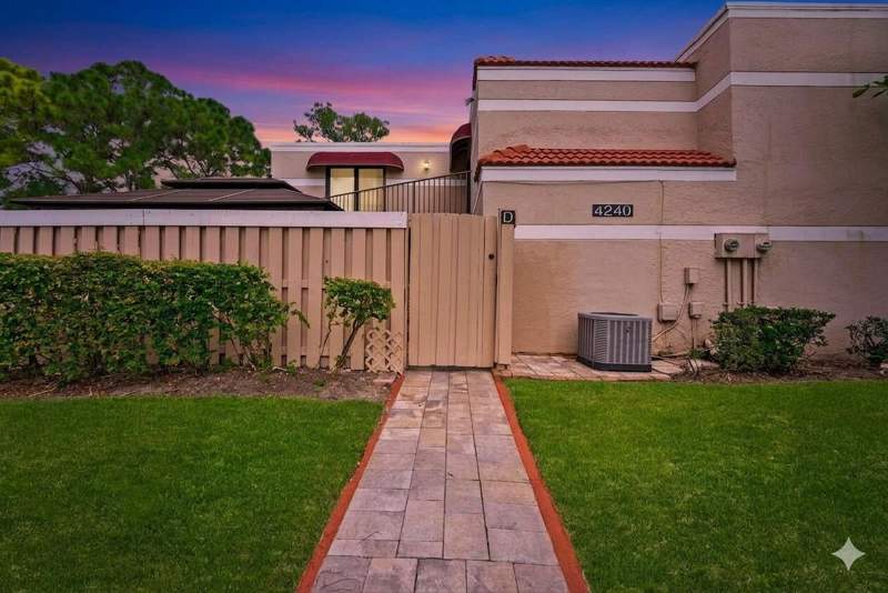 3 bedroom Townhouse at 4240 Village Drive #D, Le Village De Provence 2, Delray Beach — photo 3