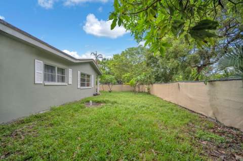 461 NW 17th Place, Fort Lauderdale FL - photo 8 of 22