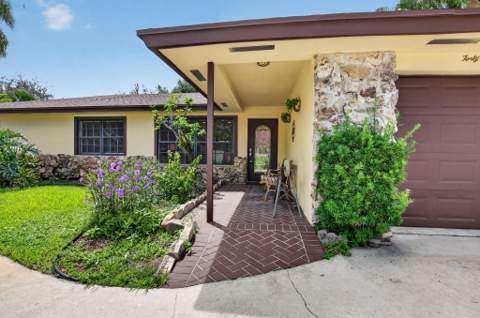 4746 Canal Drive, Lake Worth FL - photo 6 of 71