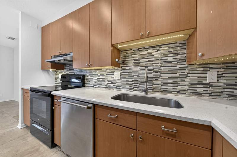 4 bedroom Single Family Residence at 1605 NE 16th Avenue, Progresso, Fort Lauderdale — photo 4