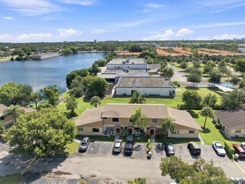 3 bedroom Townhouse at 3370 Beau Rivage Drive #3G, Village At Blue Lake Condo, Pompano Beach — photo 2