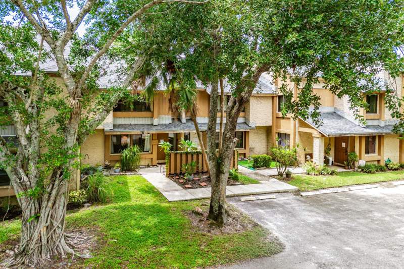 3 bedroom Townhouse at 209 Wimbledon Lakes Drive, Wimbeldon At Jacaranda, Plantation — photo 2